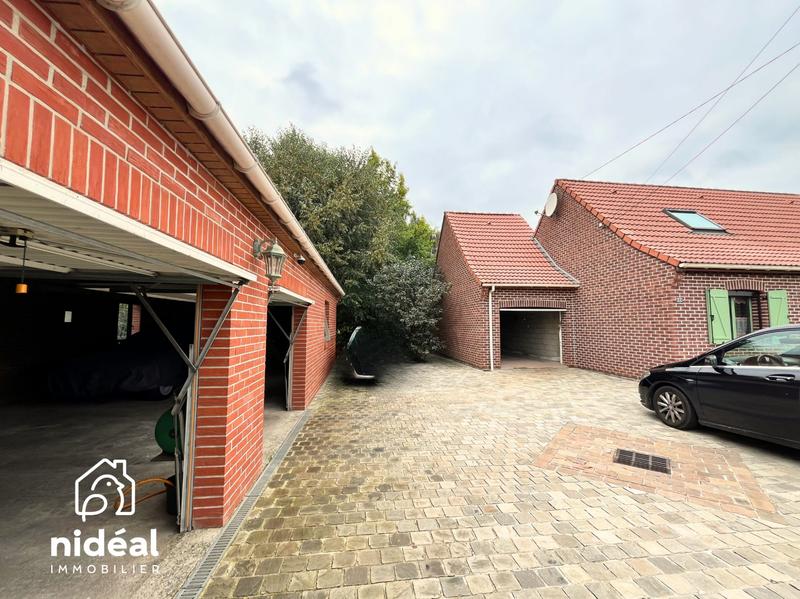 Maison - 240 m² - 8 pièces