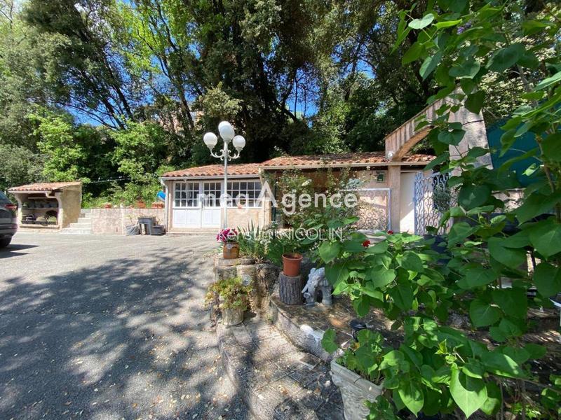 Maison traditionnelle - 198 m² - 10 pièces