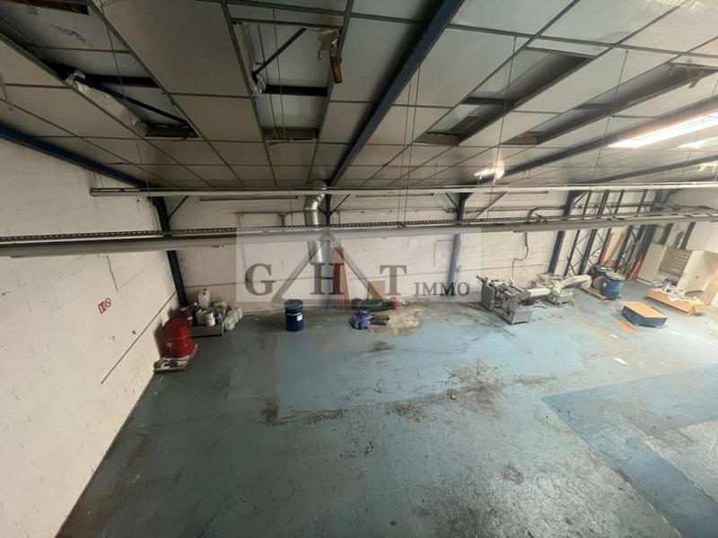 Entrepôt - 671 m²