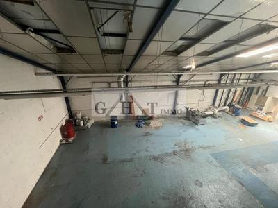 Entrepôt - 671 m²