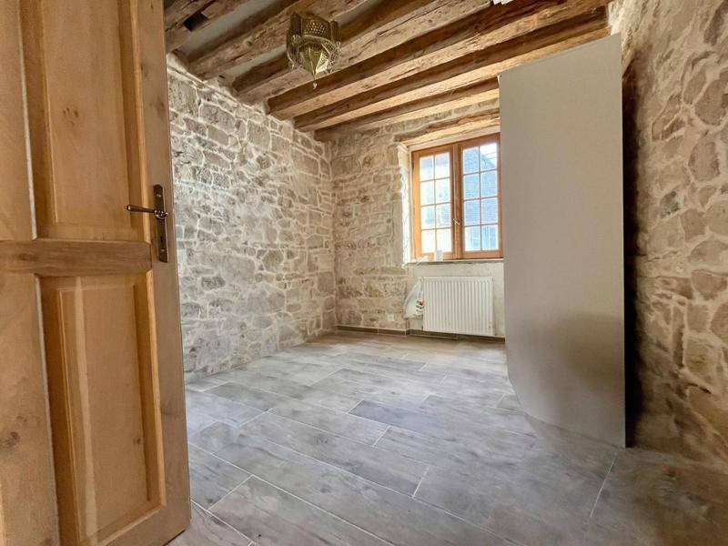 Propriété - 215 m² - 10 pièces