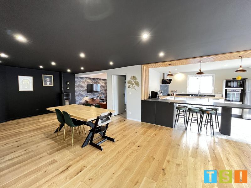 Maison - 210 m² - 8 pièces