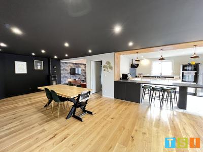 Maison - 210 m² - 8 pièces