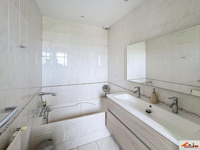 Maison - 184 m² - 7 pièces