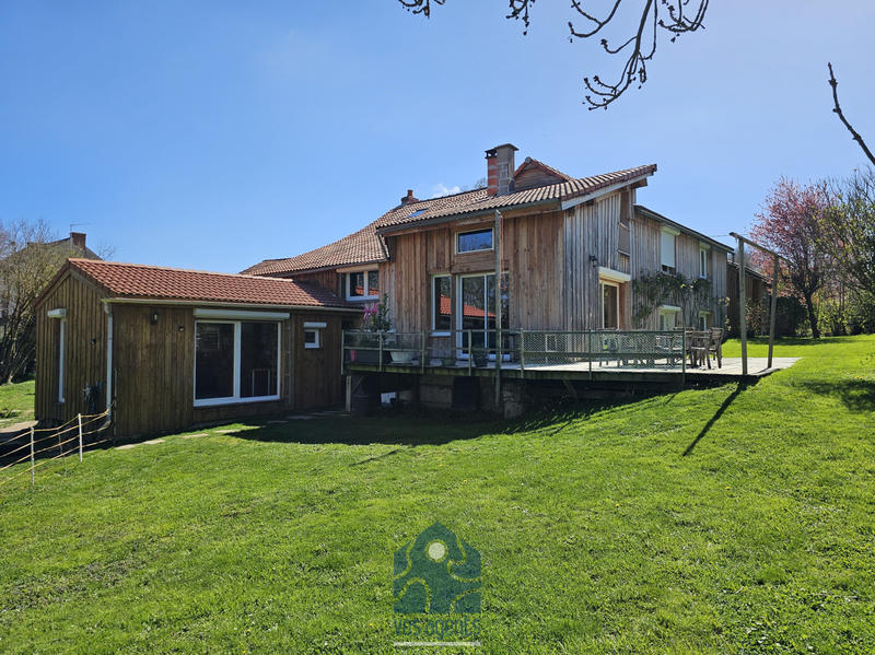 Maison - 258 m² - 9 pièces