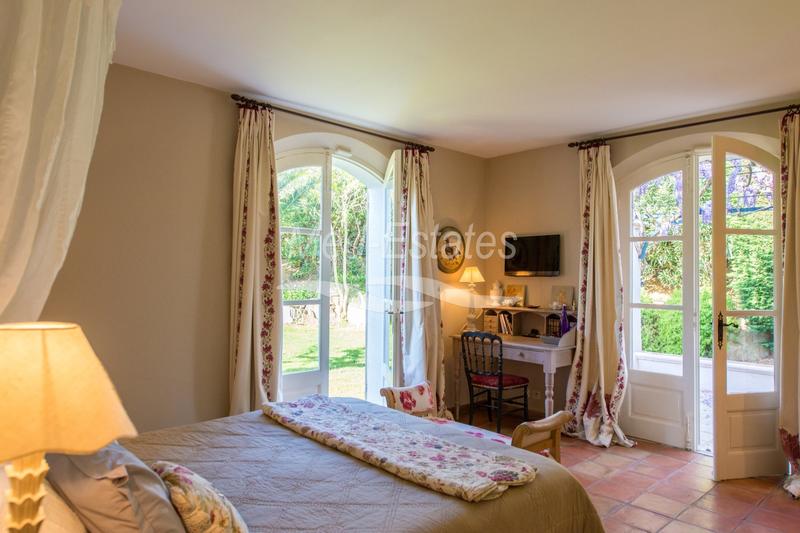 Villa - 350 m² - 10 pièces