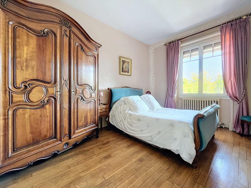 Maison ancienne - 201 m² - 8 pièces