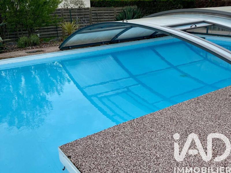 Maison - 240 m² - 8 pièces