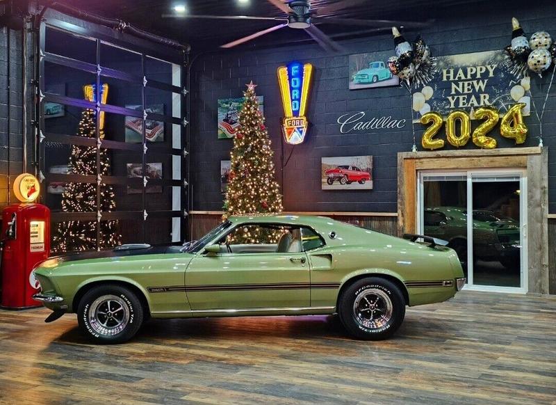 Ford Mustang fastback mach1 code R