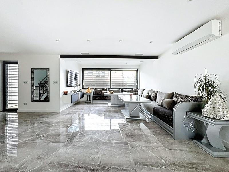 Maison - 196 m² - 8 pièces