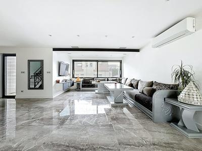 Maison - 196 m² - 8 pièces