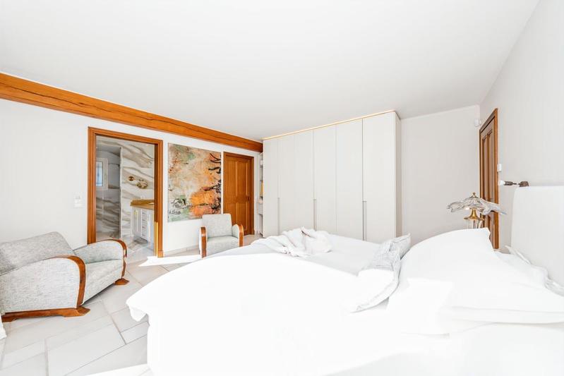 Villa - 300 m² - 6 pièces