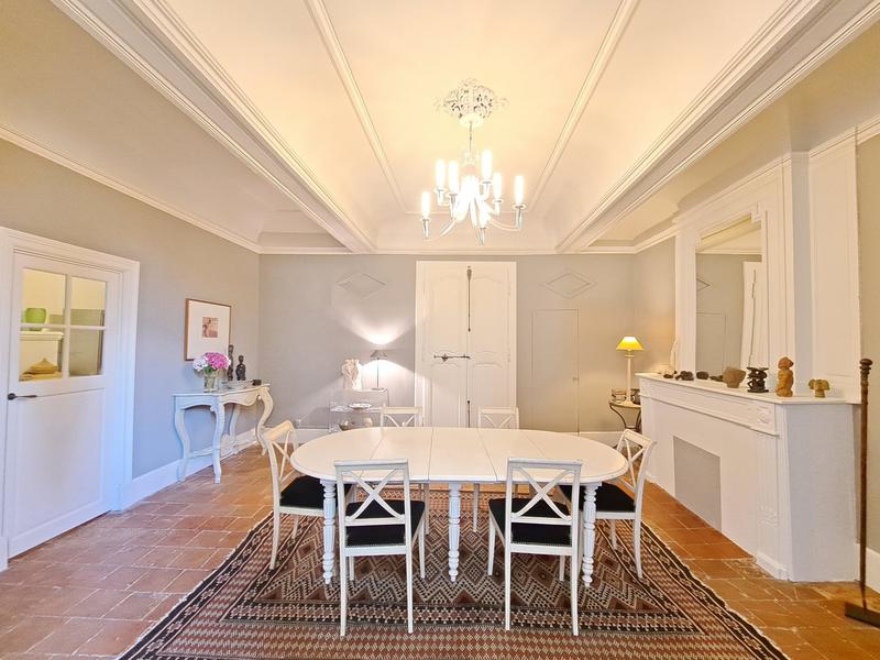 Maison - 247 m² - 6 pièces