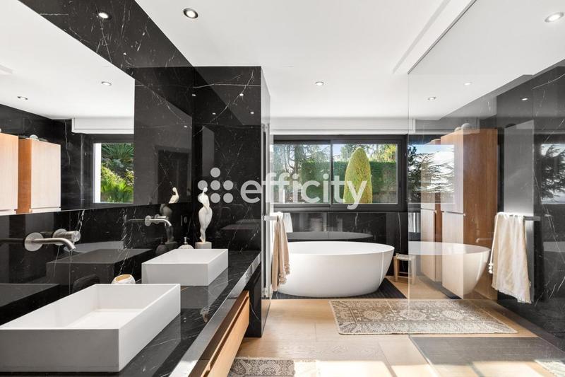 Villa - 402 m² - 11 pièces