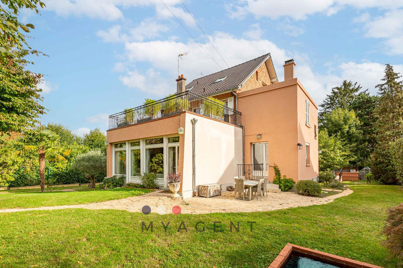 Maison - 300 m² - 15 pièces