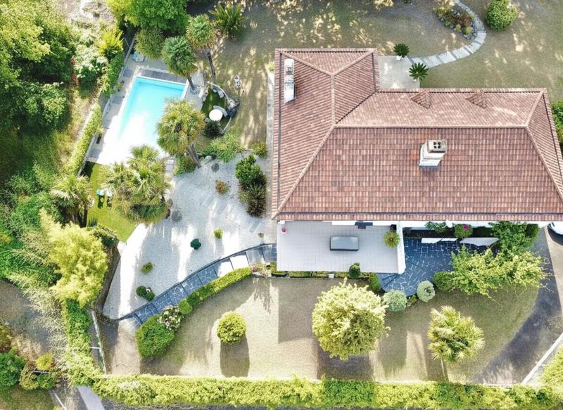 Maison - 210 m² - 6 pièces