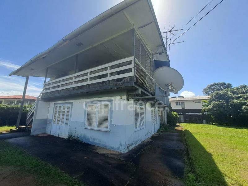 Maison - 338 m² - 8 pièces