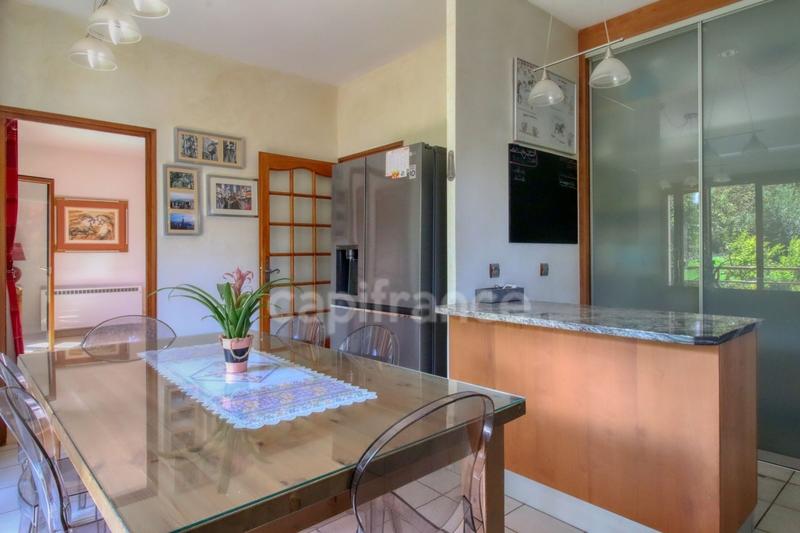 Propriété - 240 m² - 9 pièces