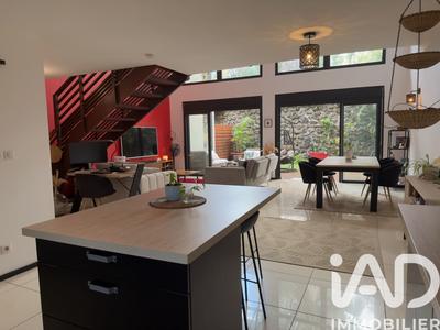 Maison - 90 m² - 3 pièces