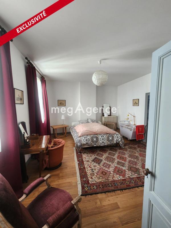 Maison - 250 m² - 7 pièces