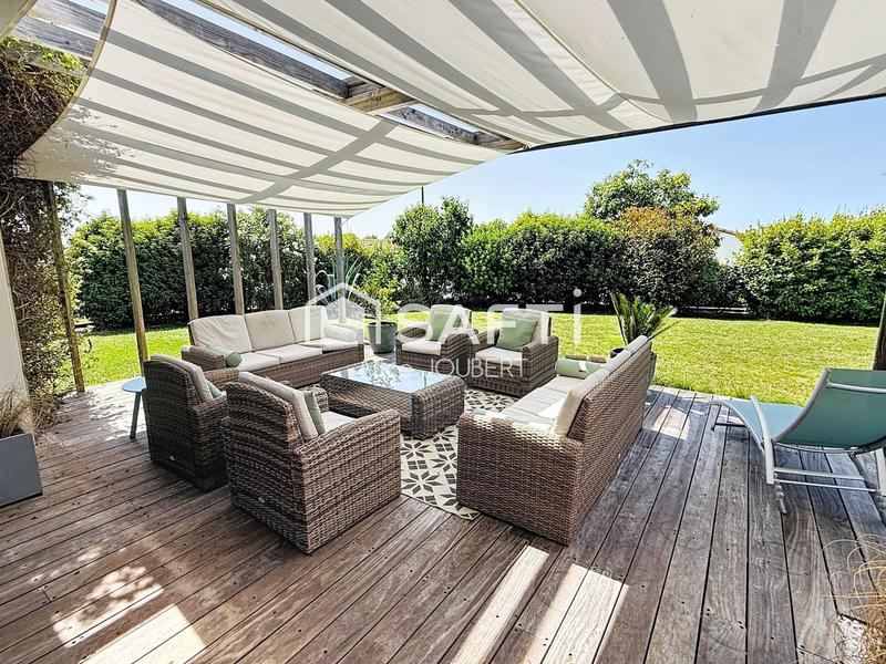 Maison - 210 m² - 8 pièces