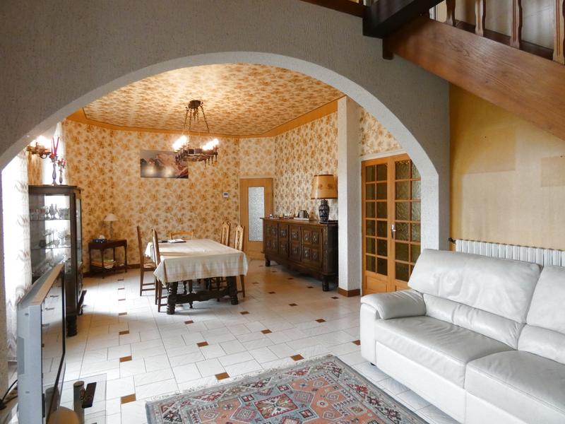 Maison traditionnelle - 188 m² - 7 pièces