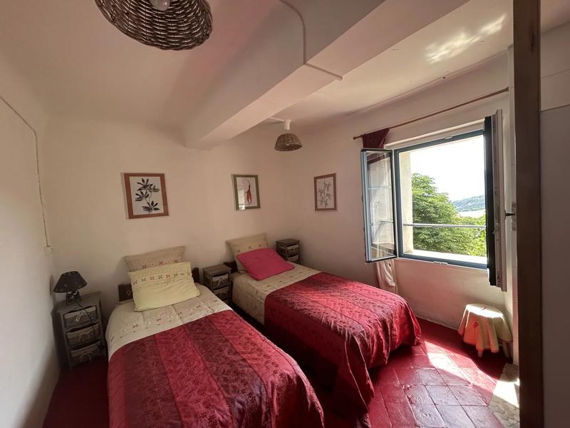 Maison - 335 m² - 13 pièces