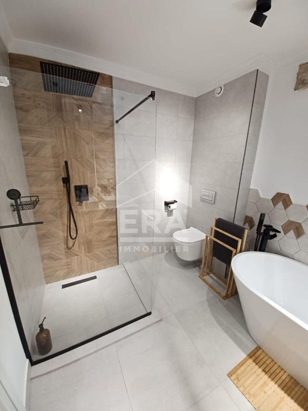 Maison - 180 m² - 6 pièces