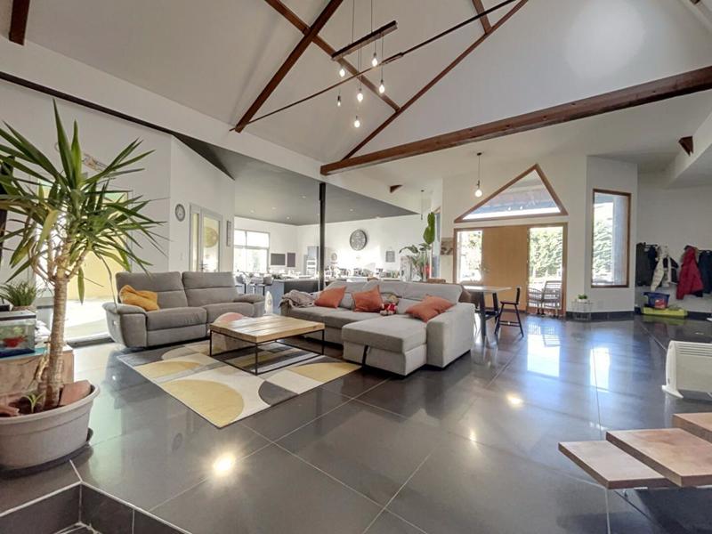 Maison - 300 m² - 9 pièces