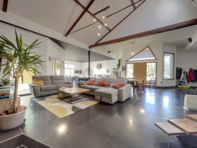 Maison - 300 m² - 9 pièces