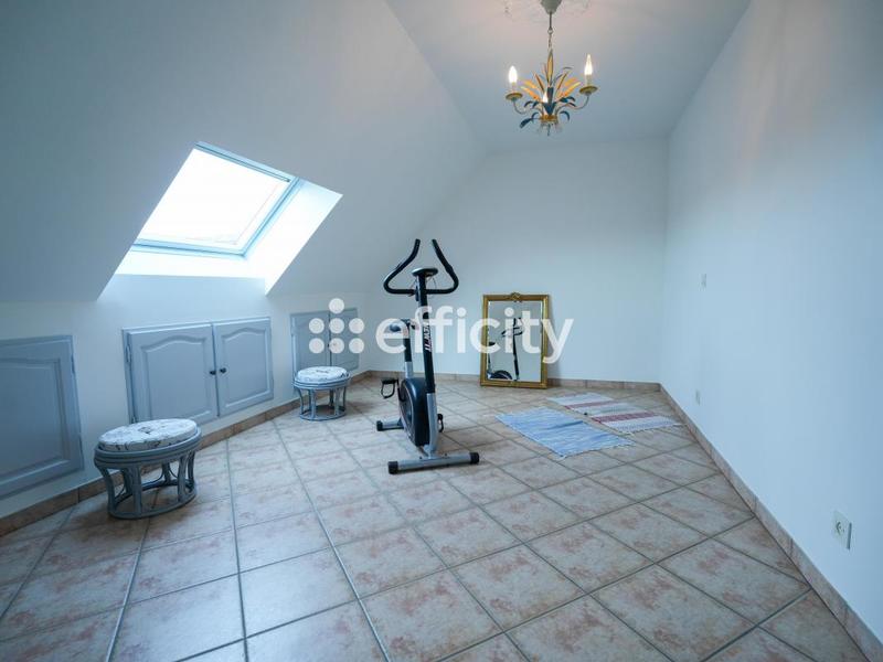 Maison - 210 m² - 7 pièces