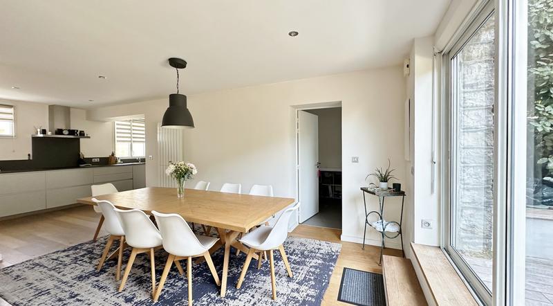 Maison - 221 m² - 7 pièces