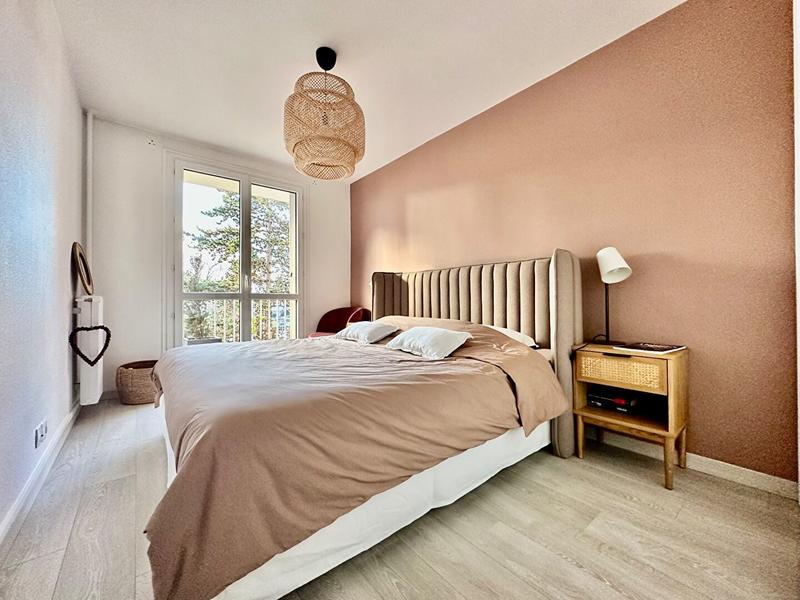 Appartement - 98 m² - 5 pièces