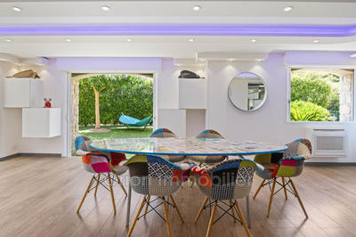 Maison - 215 m² - 6 pièces