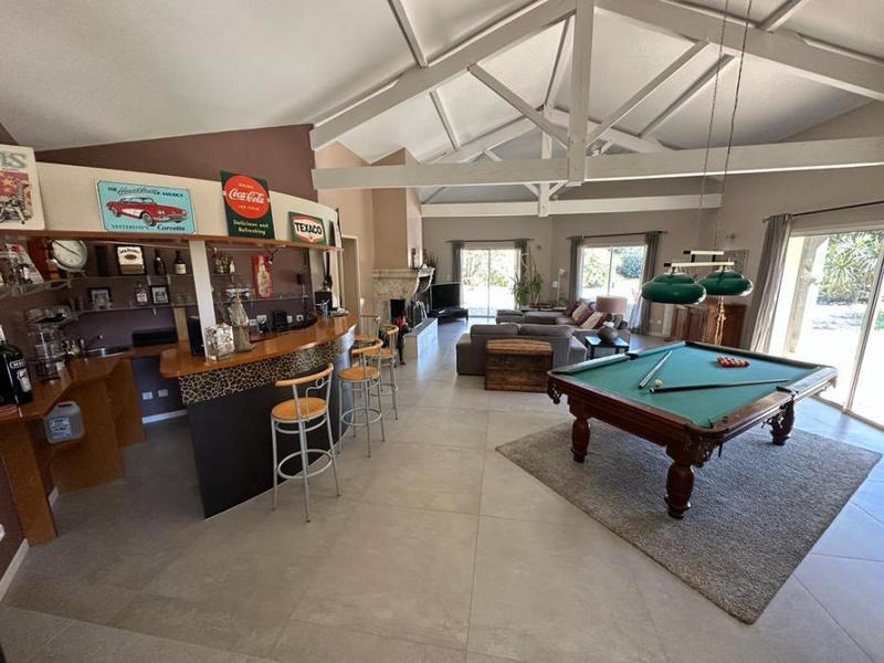 Villa - 360 m² - 8 pièces