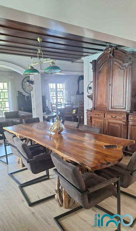 Maison traditionnelle - 320 m² - 8 pièces