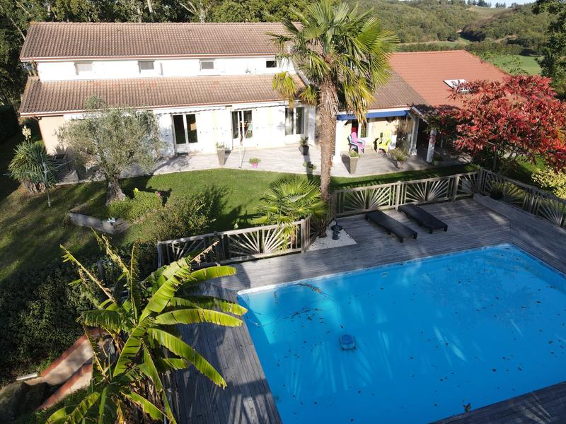 Maison - 274 m² - 8 pièces