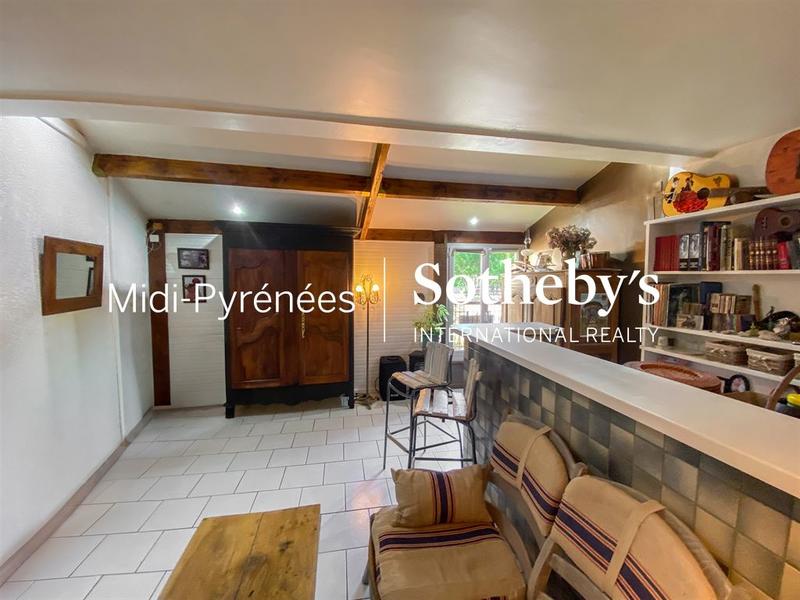 Maison - 387 m² - 11 pièces