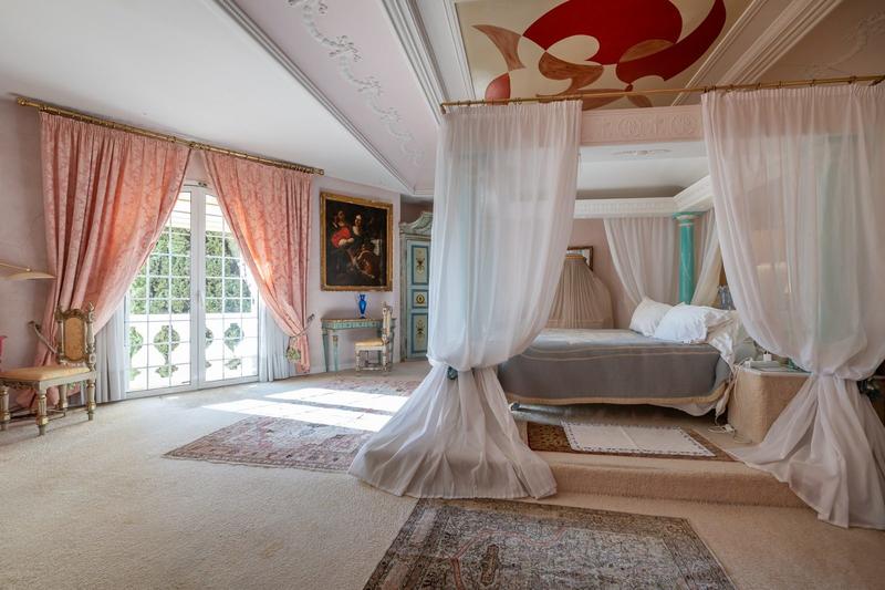 Villa - 857 m² - 15 pièces