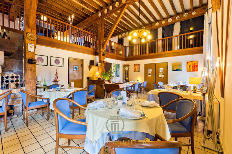 Propriété - 1 457 m² - 34 pièces