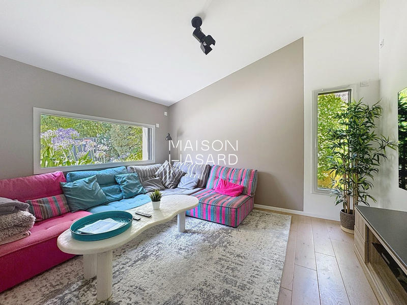 Maison contemporaine - 189 m² - 8 pièces