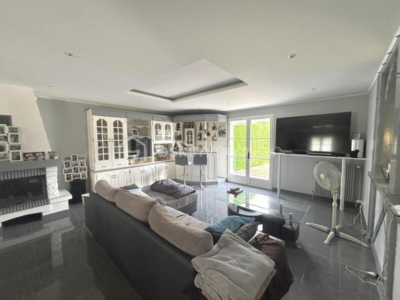 Maison traditionnelle - 170 m² - 8 pièces