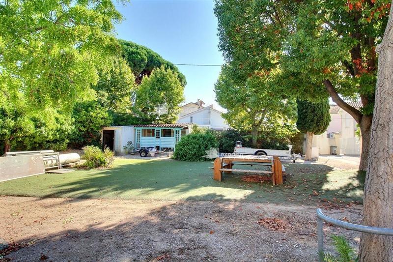 Propriété - 600 m² - 23 pièces