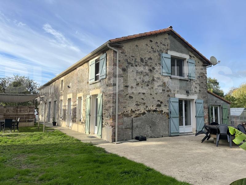 Maison - 270 m² - 10 pièces