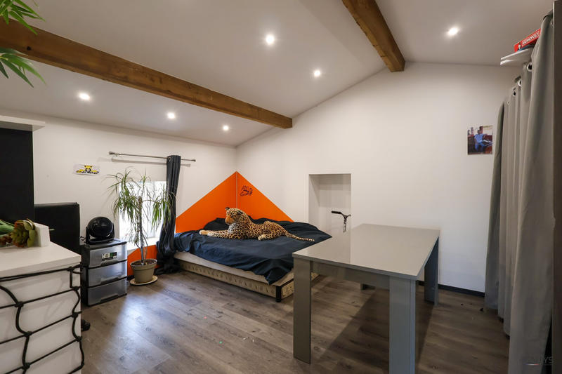 Maison - 245 m² - 7 pièces