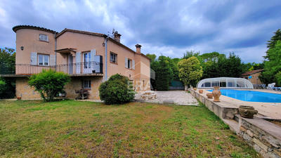 Maison - 270 m² - 8 pièces