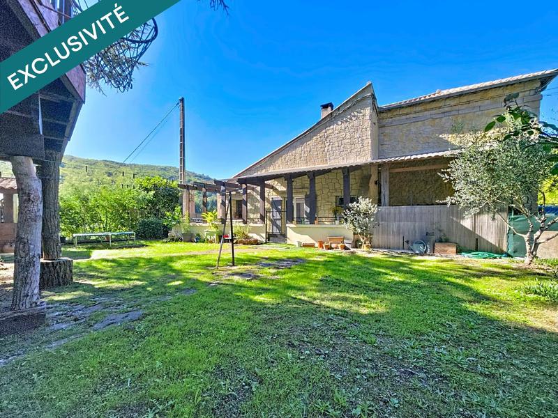 Maison - 230 m² - 10 pièces