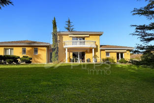 Maison - 210 m² - 10 pièces