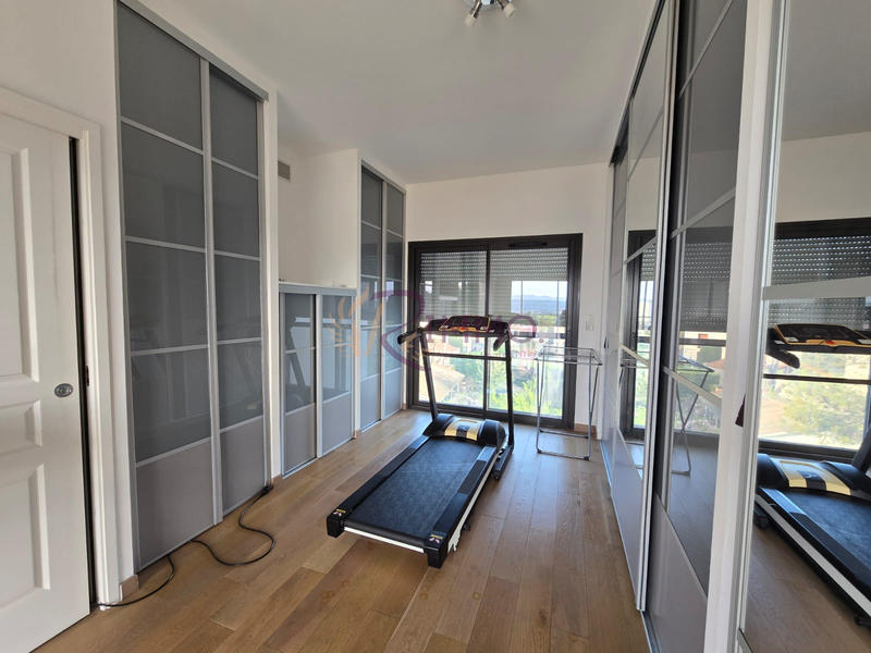 Appartement - 222 m² - 5 pièces