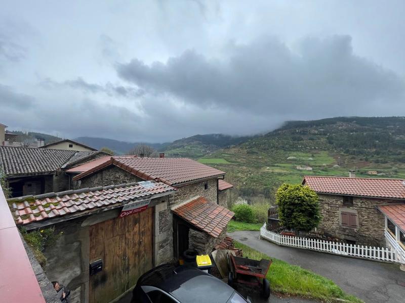 Maison - 300 m² - 4 pièces